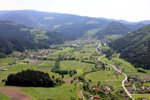 Šentilj v ozadju Turjak